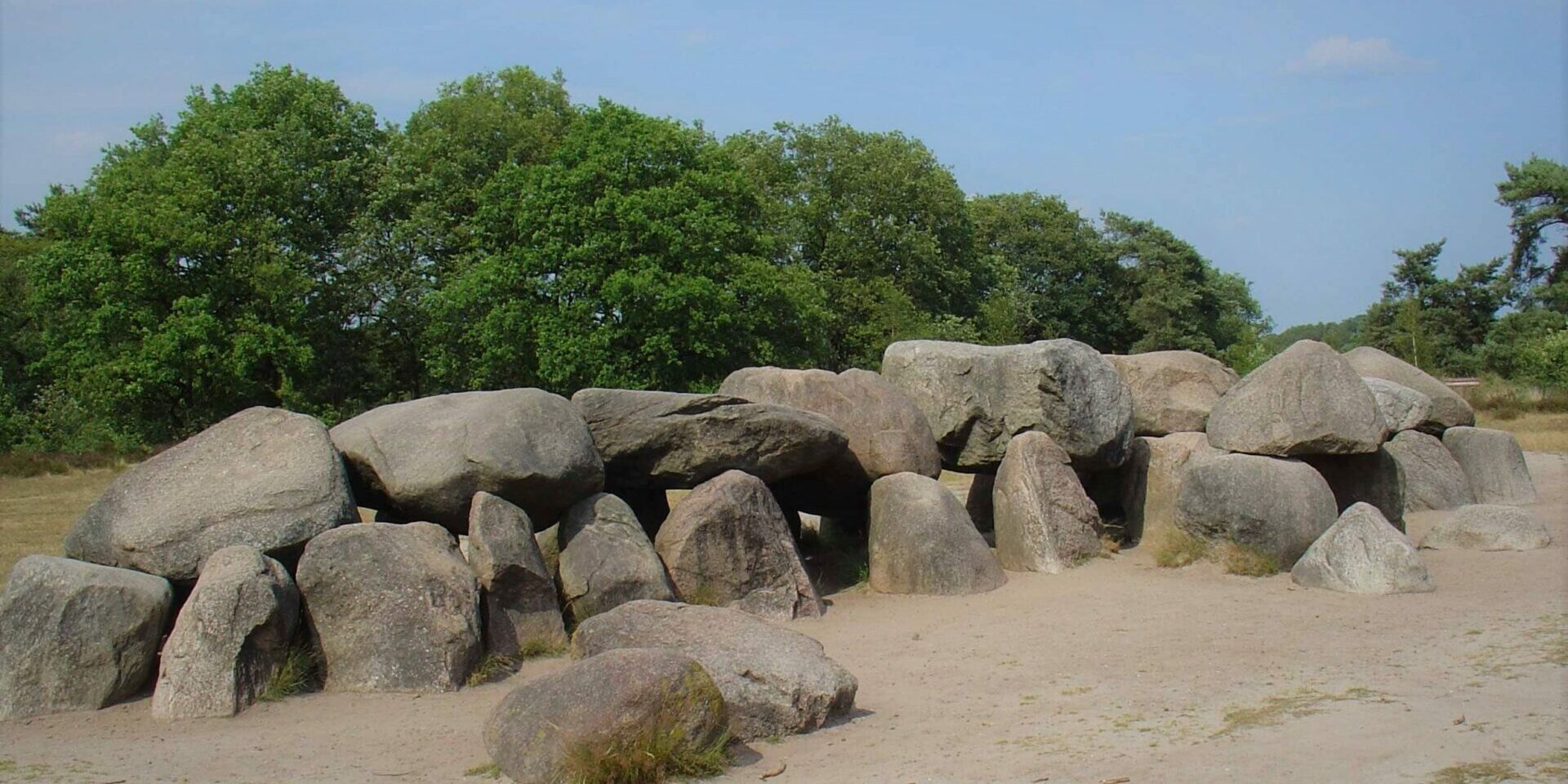 Hunebed D53, Havelterberg – wikimedia Commons