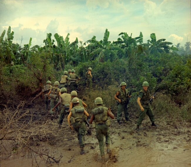 Amerikaanse-soldaten-tijdens-de-Vietnamoorlog-Wikimedia-Commons